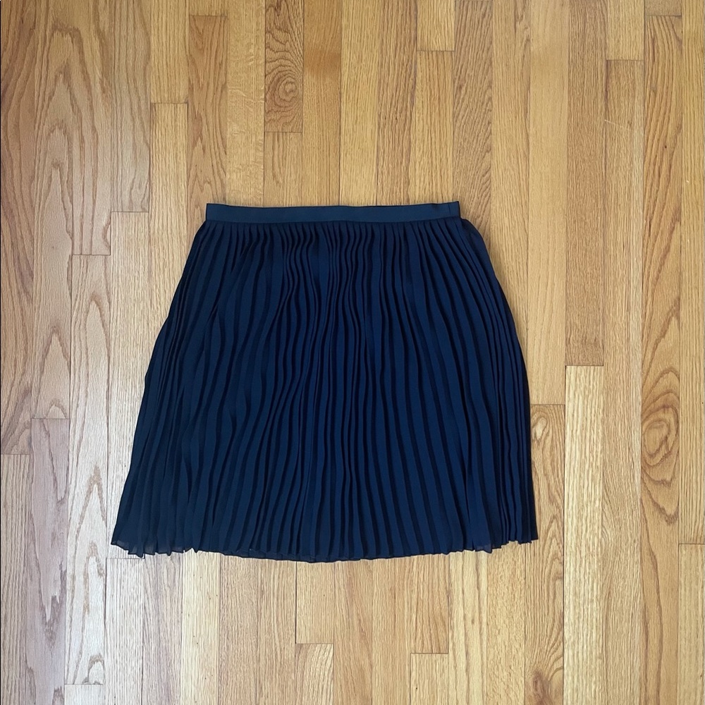 J Crew navy knee length pleated skirt sz 4